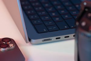 Apple MacBook Pro 14 M1 Close Up Macro Type C